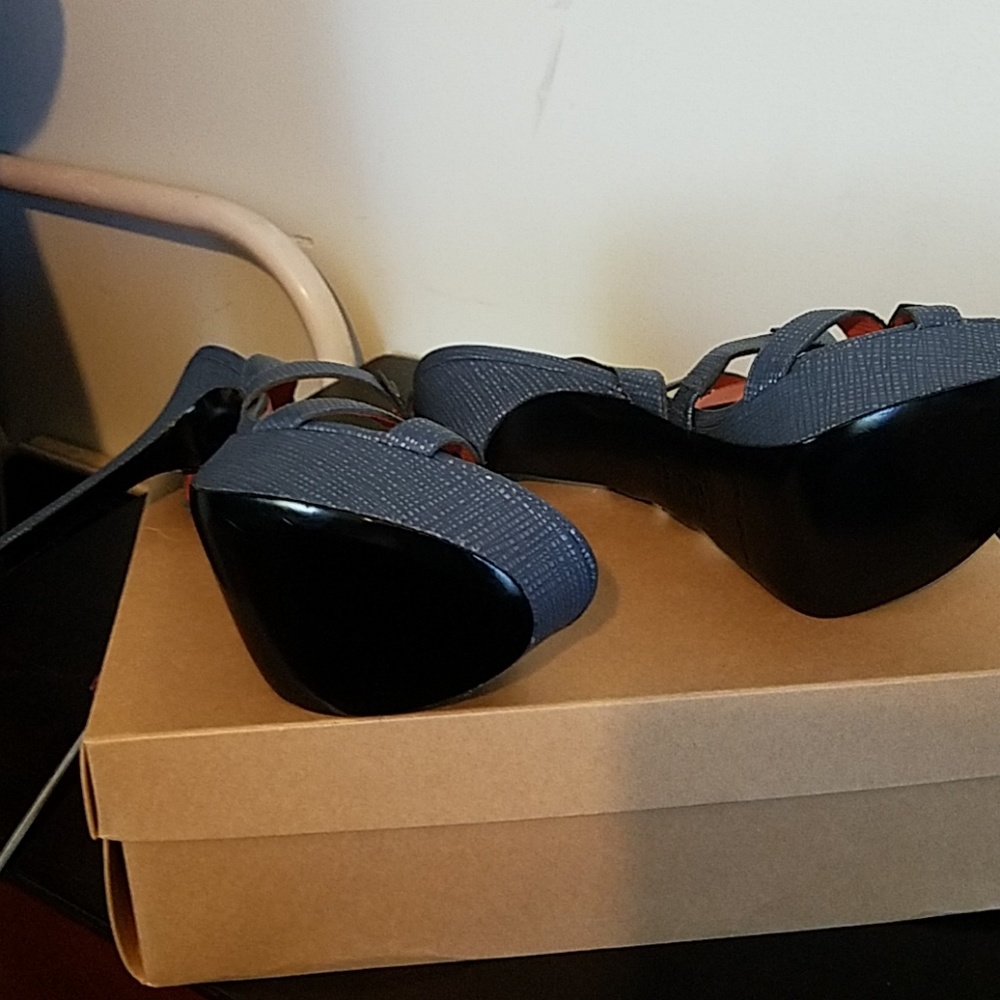 Shoes - Picture 3 of 5